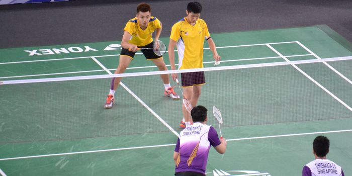 Wenn du auf die passenden Eigenschaften achtest, sind auch Profi-Rackets für Anfänger spielbar. Bild:Flickr/Daniel (CC BY 2.0)