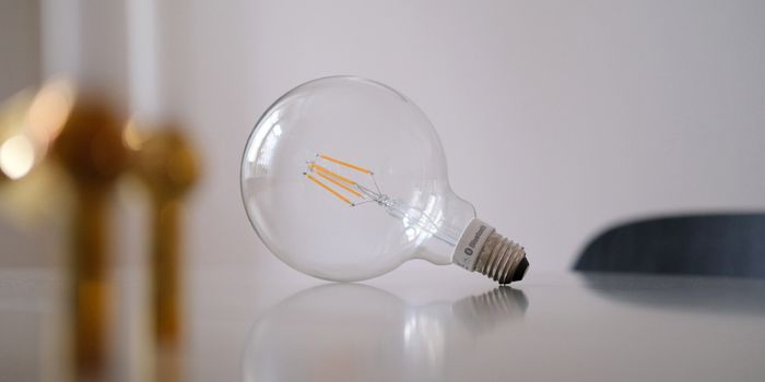 Smart malgré son look vintage : une ampoule à filament avec technologie Bluetooth. Smart malgré son look vintage : une ampoule à filament avec technologie Bluetooth.