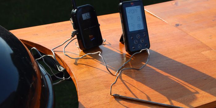 Pflicht, sobald mehr als ein Kotelett auf dem Grill liegt: Das Grillthermometer. Pflicht, sobald mehr als ein Kotelett auf dem Grill liegt: Das Grillthermometer.