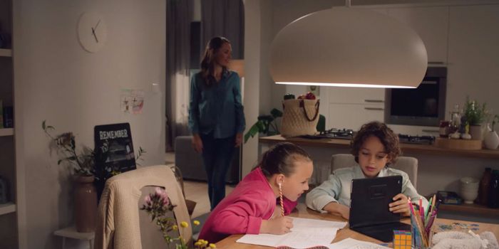 Perfektes Alltags- und Arbeitslicht bei 100% Helligkeit. Perfektes Alltags- und Arbeitslicht bei 100% Helligkeit.