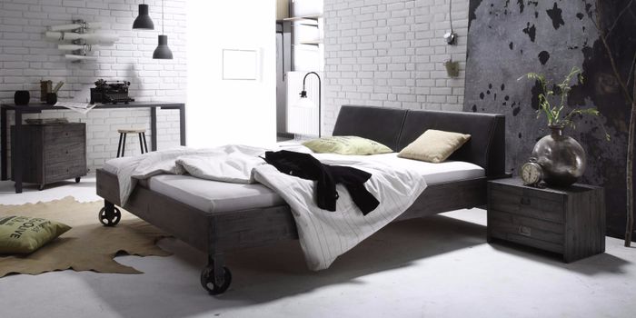 Bett «Manufacture» mit industriellem Touch von LAS DOS LUNAS. Bett «Manufacture» mit industriellem Touch von LAS DOS LUNAS.