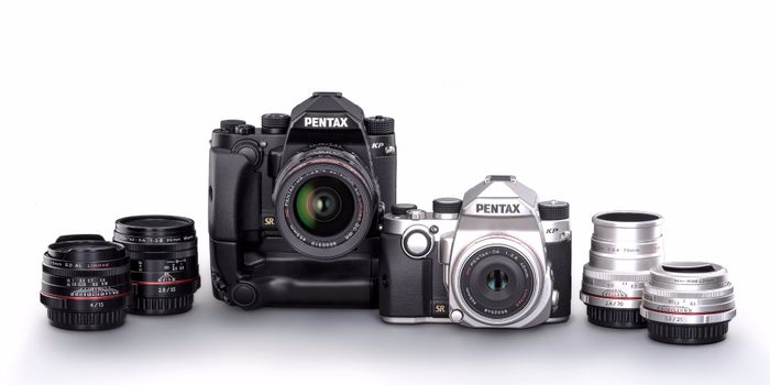 Die kompakte Pentax KP gibts in Schwarz oder Silber. Die kompakte Pentax KP gibts in Schwarz oder Silber.