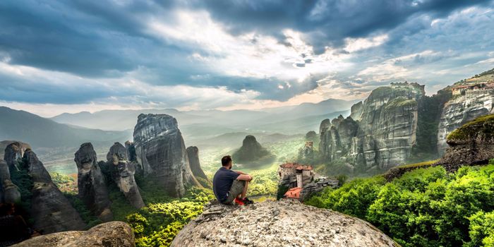Ich bei Meteora in Griechenland. «Vision is the art of seeing what is invisible to others.» Ich bei Meteora in Griechenland. «Vision is the art of seeing what is invisible to others.»