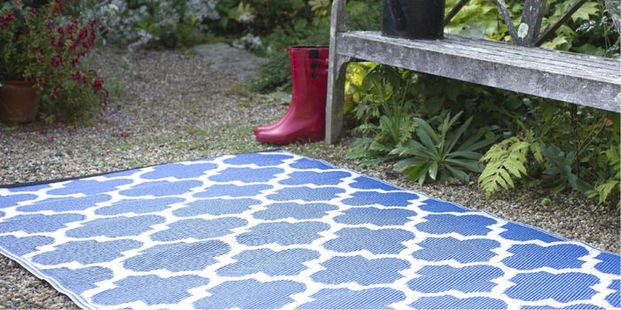Les tapis d'extérieur apportent la sensation de bien-être du salon dans le jardin. Les tapis d'extérieur apportent la sensation de bien-être du salon dans le jardin.
