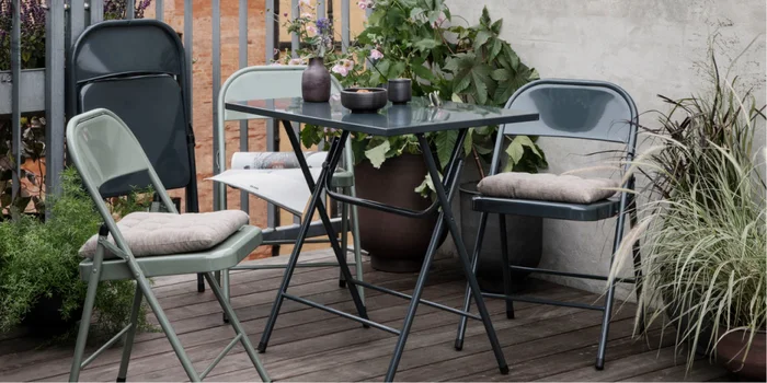 Crea un'atmosfera industrial chic sul tuo balcone e nel tuo giardino. Immagine: House Doctor