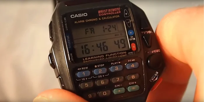 La Casio CMD 40 avec télécommande intégrée. La Casio CMD 40 avec télécommande intégrée.