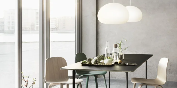 Probiers mal mit Gemütlichkeit: Stimmungsvolles Licht ist das A und O im Esszimmer. Bild: Muuto