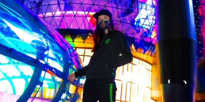 Was sich die Dame in der Razer-Maske wohl gerade denkt? Bildquelle: Razer Was sich die Dame in der Razer-Maske wohl gerade denkt? Bildquelle: Razer