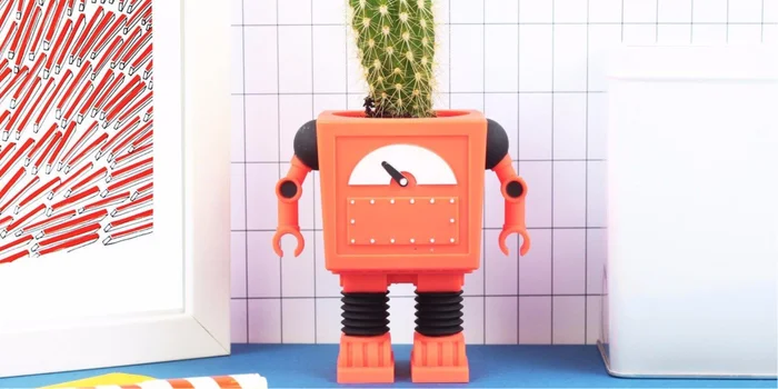 Tout simplement drôle: les pots de fleurs robot sont parfaits pour les petits cactus.