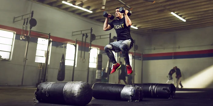 L'endurance, la force, la rapidité, l'agilité et la coordination – c'est ce qu'entraîne le CrossFit.