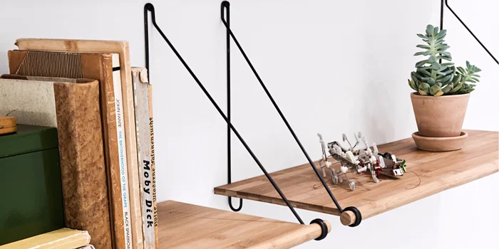 Simple mais stylée: «Loop Shelf» de we do wood. Simple mais stylée: «Loop Shelf» de we do wood.
