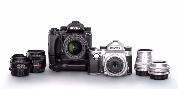 Die kompakte Pentax KP gibts in Schwarz oder Silber. Die kompakte Pentax KP gibts in Schwarz oder Silber.