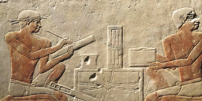 © Fine Art Images / Heritage Images / picture alliance (detail) Two scribes from the mastaba (tomb) of Achethotep. The official lived around 2600 BC and was himself, according to his traditional title, "Supervisor of the Scribes of the Pyramid of Khufu".
