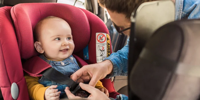 Baby car seats belong to group 0+ and are used until the top of the head comes out of the seat or the child weighs 13kg. From 9 months or from 9kg you choose seats from group I.