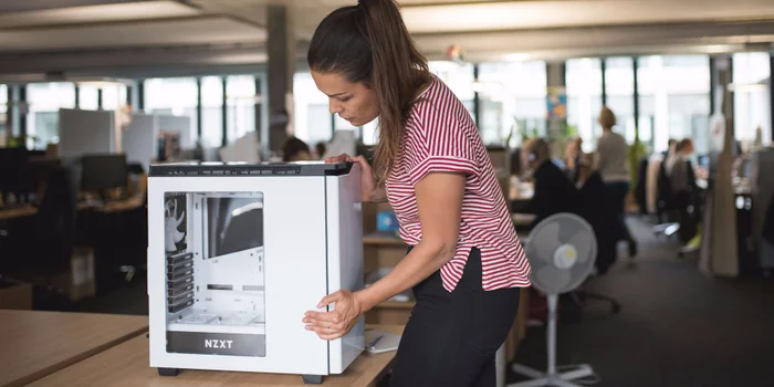 Nach der Inspektion hat es das Case mit dem lieblichen Namen «NZXT H440 V2 Window» auch ins Ranking geschafft. Nach der Inspektion hat es das Case mit dem lieblichen Namen «NZXT H440 V2 Window» auch ins Ranking geschafft.