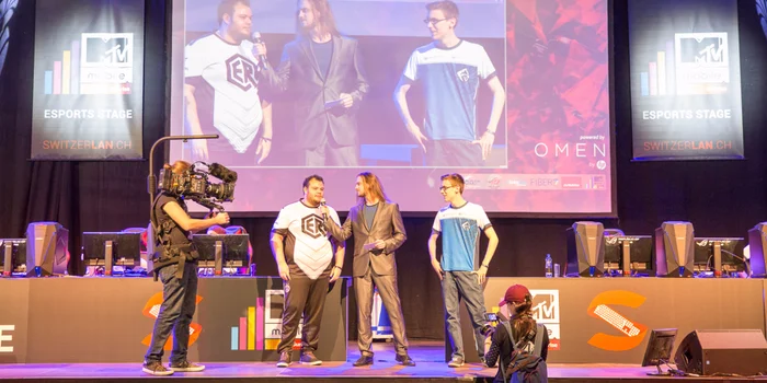 Auch dieses Jahr wird die Bühne an der Suisse Toy Digital genutzt, um live E-Sports-Events auszutragen.
