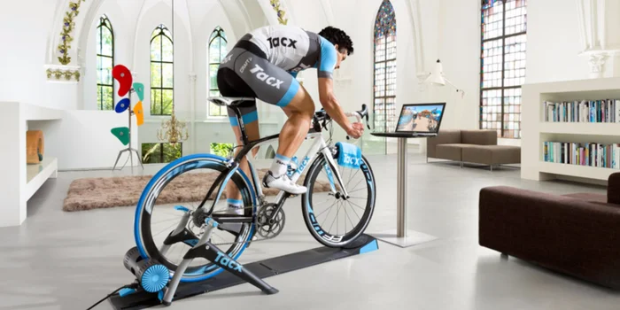 So kannst du deine Velostrecke ins Wohnzimmer verlegen.